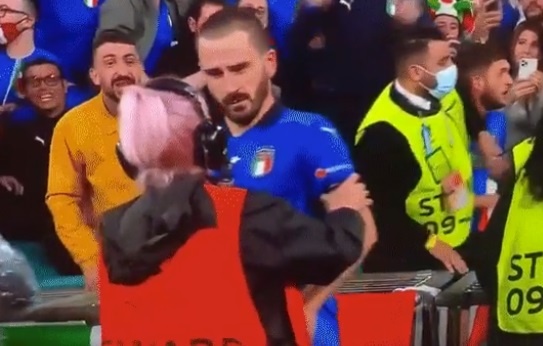 Bonucci bi nham la CDV qua khich anh 1