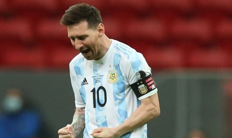 Messi lon tieng che nhao khi doi thu da hong luan luu hinh anh