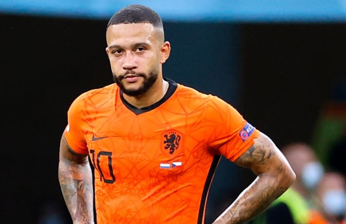 Depay bi giam luong ngay sau khi gia nhap Barca hinh anh