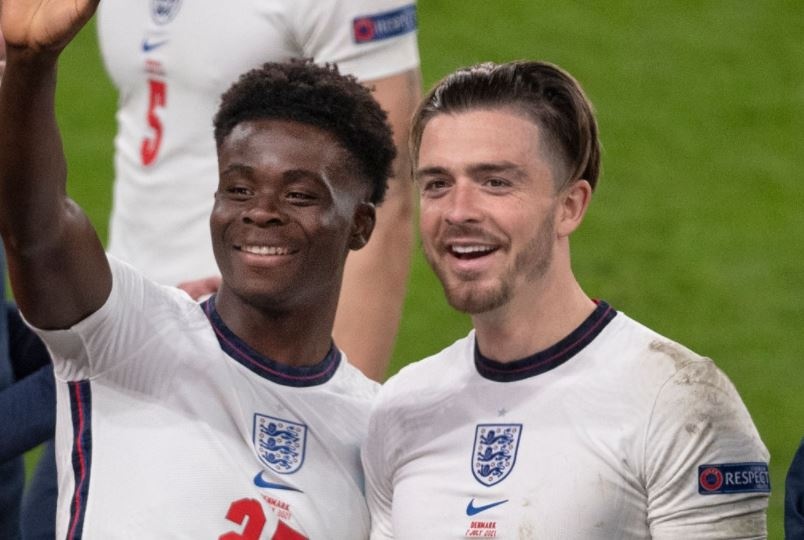 Neville khuyen HLV Southgate gach ten mot cau thu o chung ket Euro hinh anh