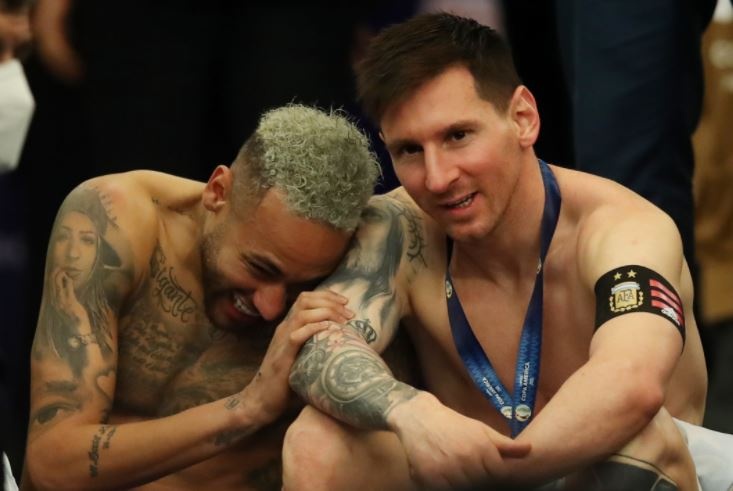 Neymar thay doi cam xuc khi o canh Messi hinh anh