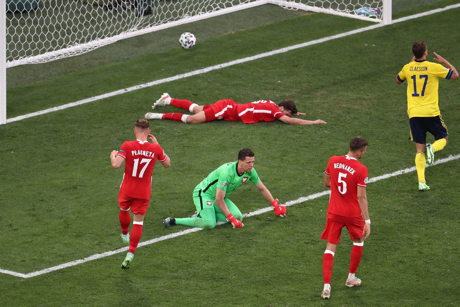 Doi hinh gay that vong tai Euro 2020 anh 2