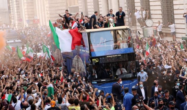 Le mung cong hoanh trang cua tan vuong chau Au Italy hinh anh