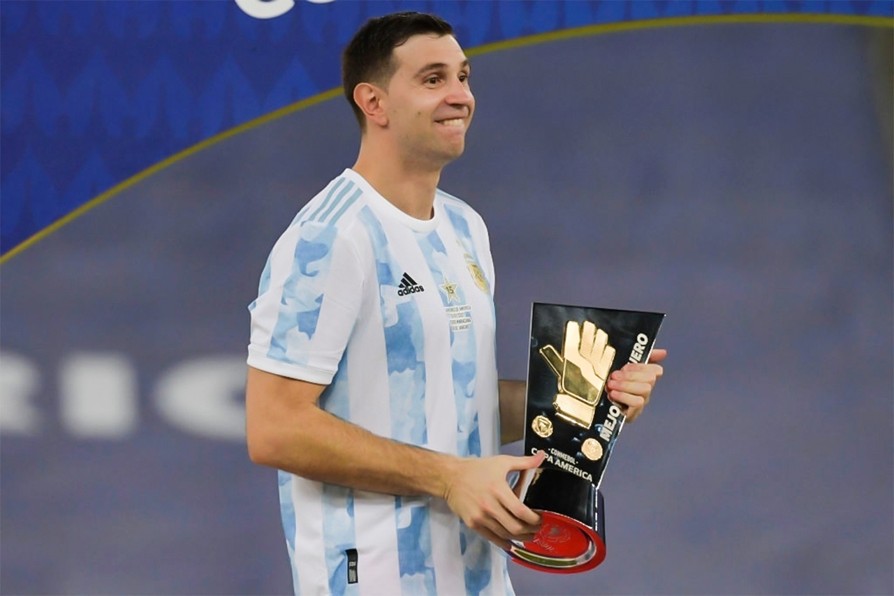 Messi noi bat o doi hinh hay nhat Copa America anh 12