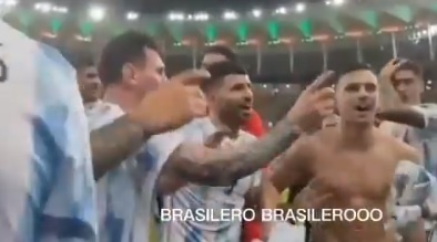 Hanh dong cua Messi duoc nhieu CDV Brazil tran trong anh 1