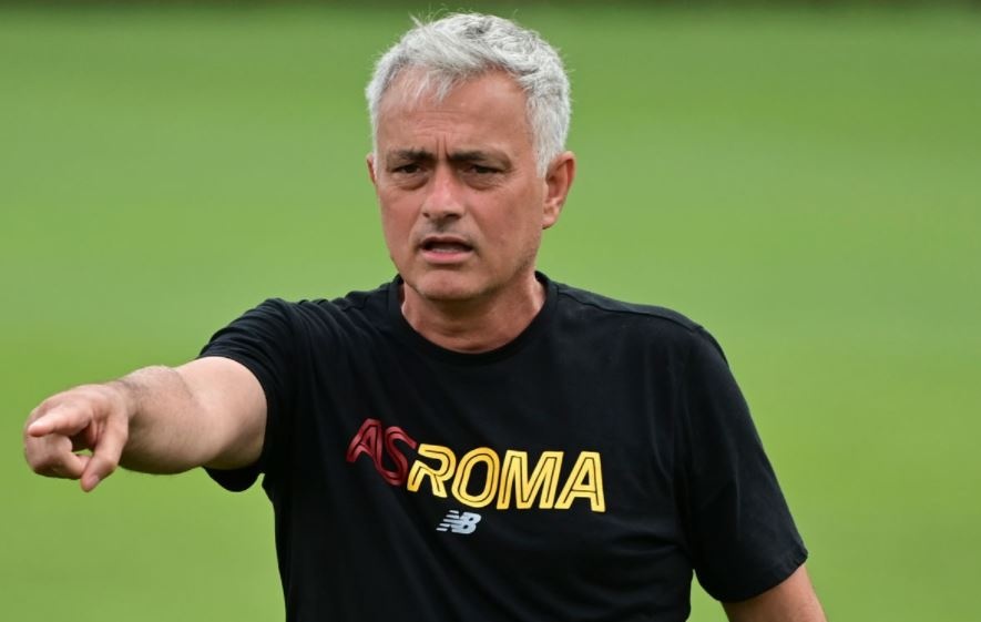 HLV Mourinho ra mat Roma bang tran thang 10-0 hinh anh