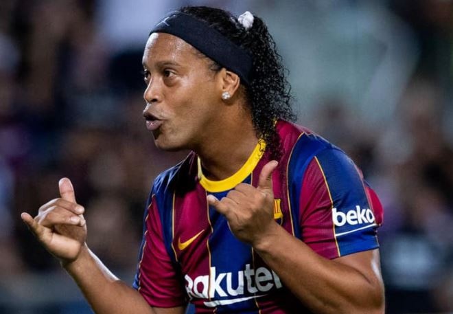 Ronaldinho ghi ban o tran sieu kinh dien danh cho huyen thoai hinh anh