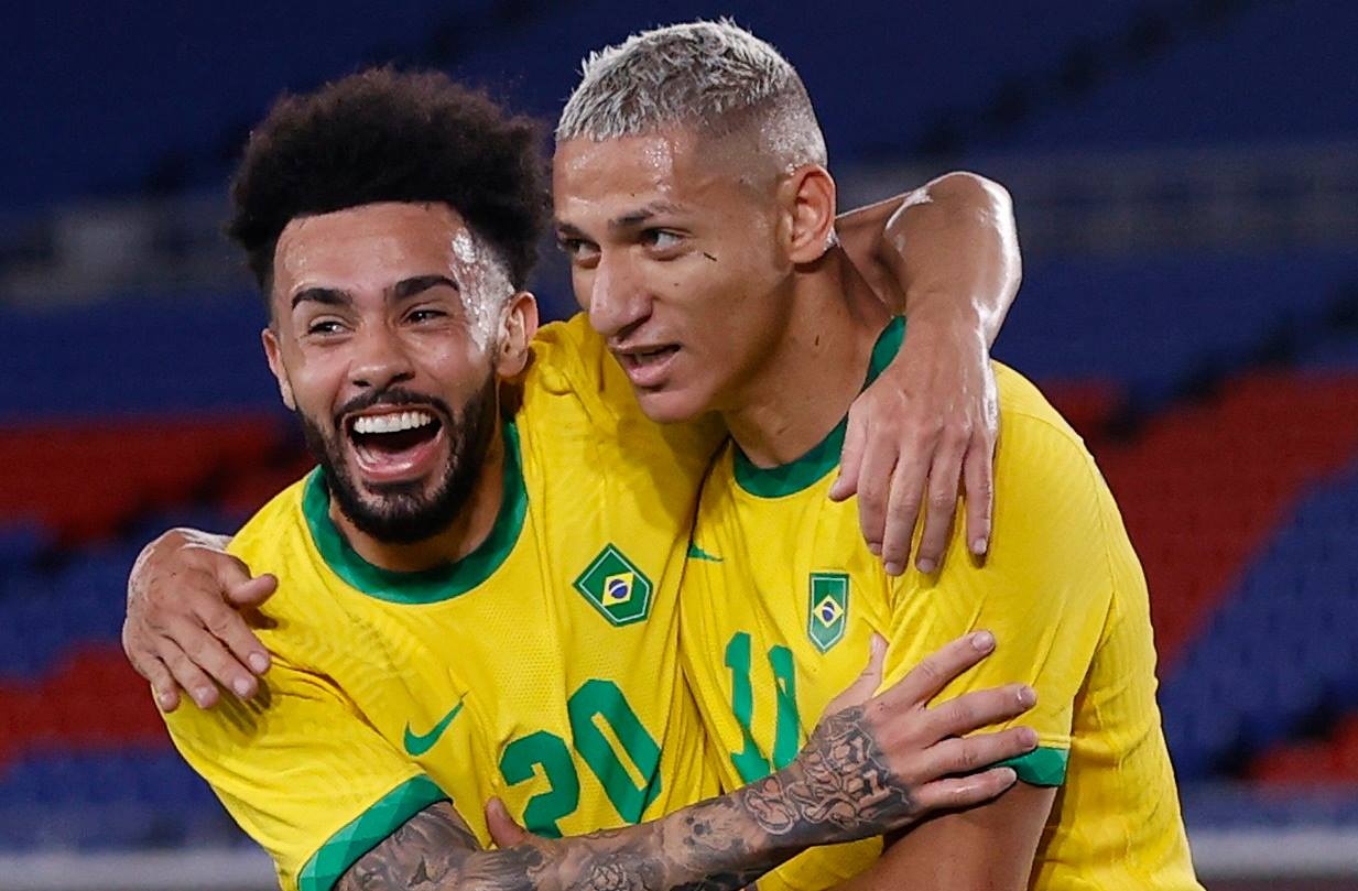 Richarlison lap hat-trick giup Olympic Brazil ha Duc hinh anh