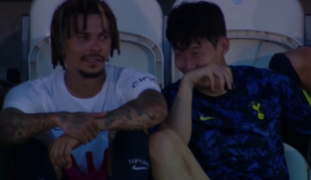 Son Heung-min bat cuoi khi dong doi sut len khan dai anh 1