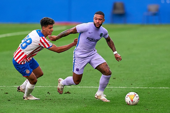 Depay ghi ban trong tran ra mat Barca anh 1