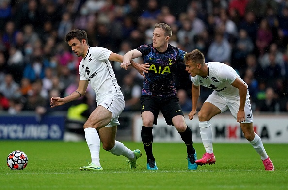 Son Heung-min toa sang anh 2