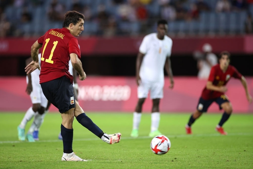 Olympic Tay Ban Nha dau Bo Bien Nga anh 10