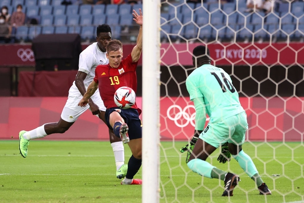 Olympic Tay Ban Nha dau Bo Bien Nga anh 4