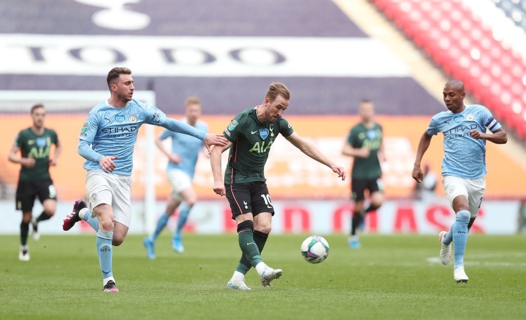 Tottenham phat Kane vi bo tap anh 1