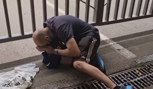 CDV bat khoc khi hay tin Barca khong gia han voi Messi hinh anh