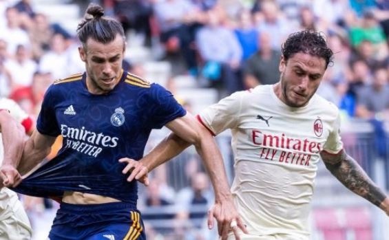 Bale mac so ao la khi tro ve Real Madrid hinh anh