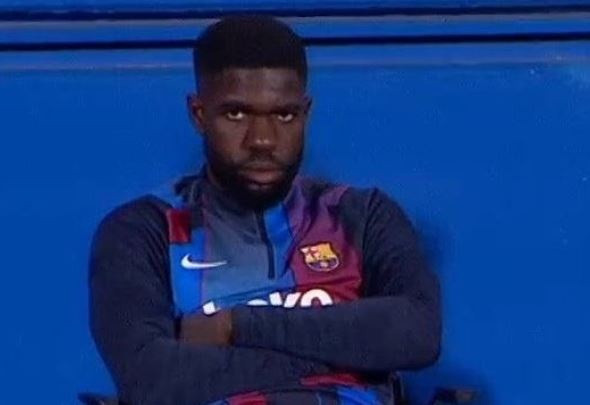 Umtiti bo vao phong thay do vi bi CDV Barca la o hinh anh
