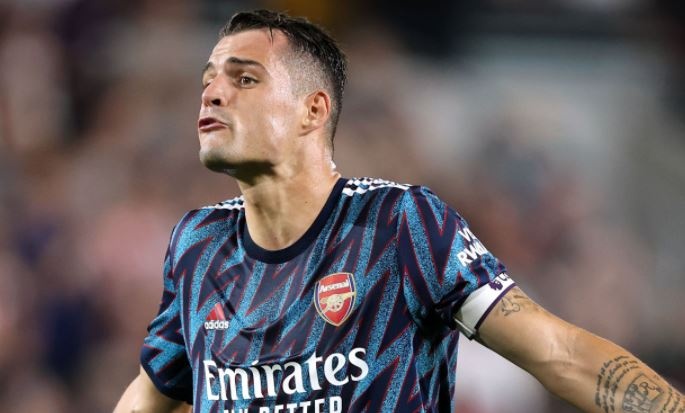 CDV Arsenal bo ve giua tran hinh anh