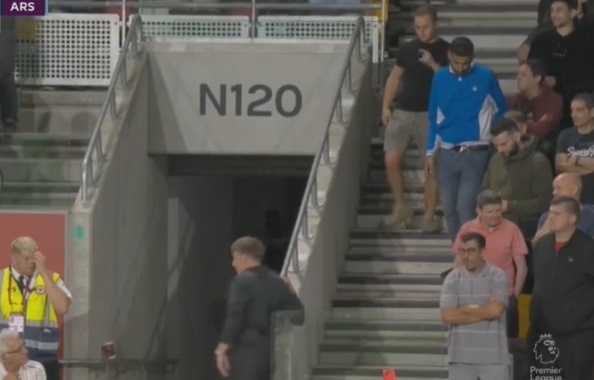 CDV Arsenal bo ve giua tran anh 1