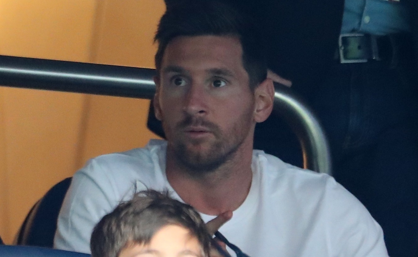 Phan ung trai nguoc cua Messi khi Icardi va Mbappe toa sang hinh anh