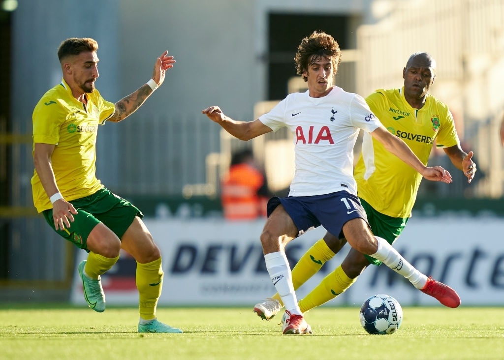 Tottenham thua Pacos De Ferreira anh 2