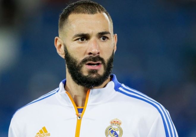 Real cai dieu khoan 1 ty euro khi gia han hop dong voi Benzema hinh anh