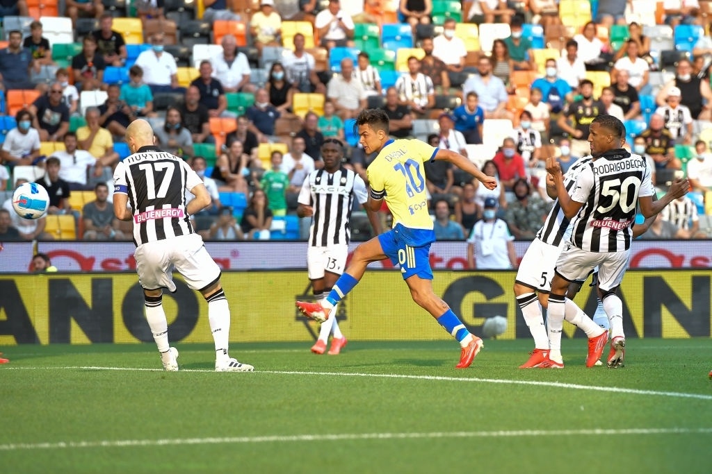 Ronaldo bi tuoc ban thang anh 8