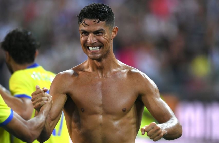 Ronaldo coi ao an mung nhung bi tuoc ban thang hinh anh