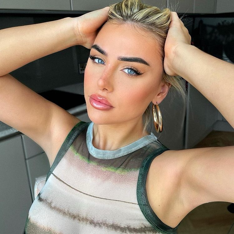 Grealish hen ho nguoi mau anh 6