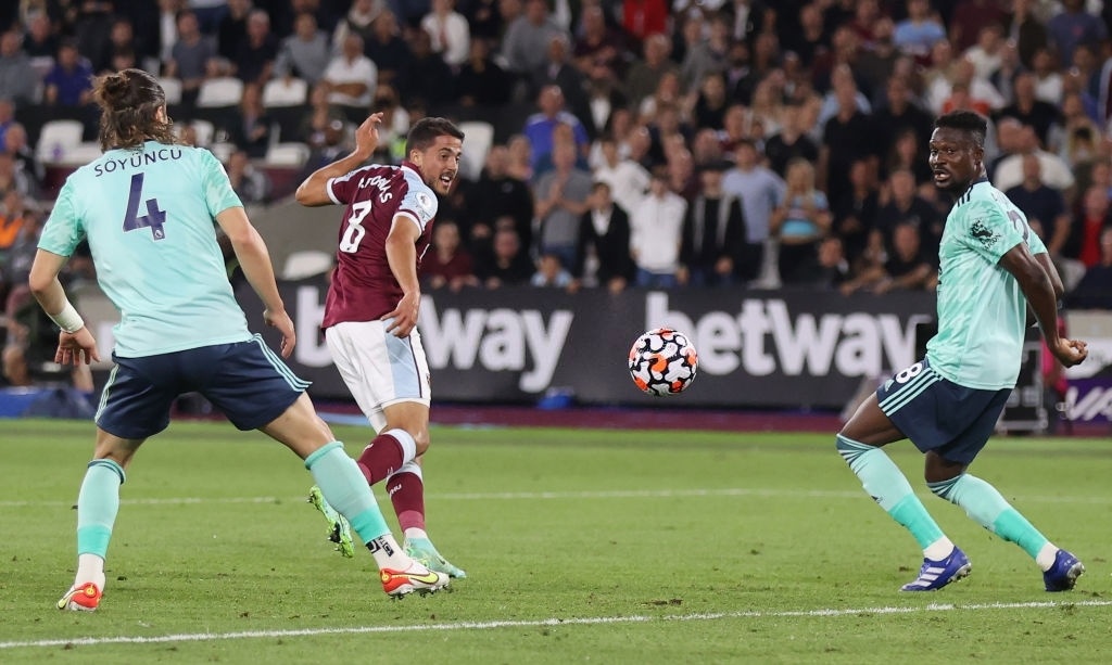 West Ham dau Leicester anh 3