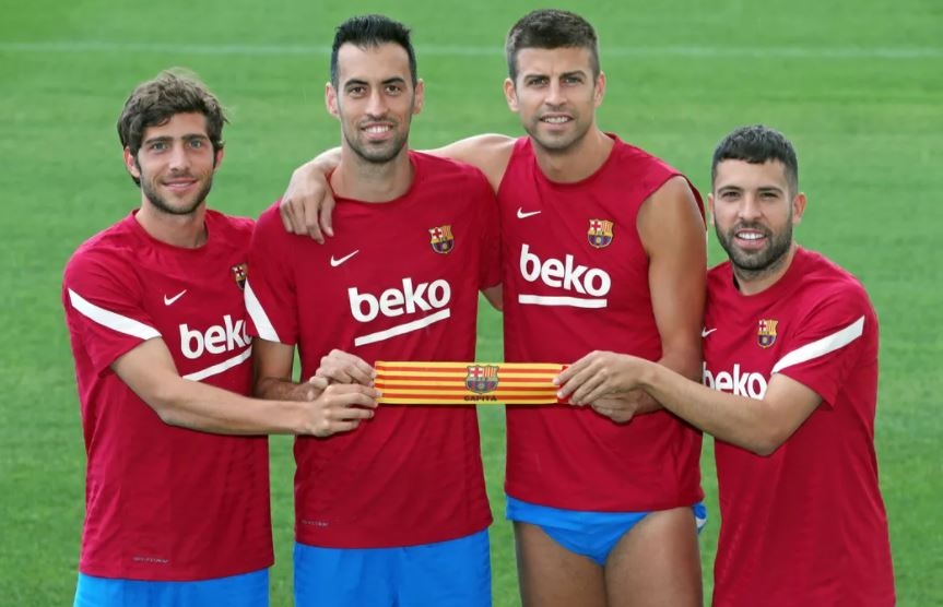 3 trong 4 doi truong Barca dong y giam luong hinh anh