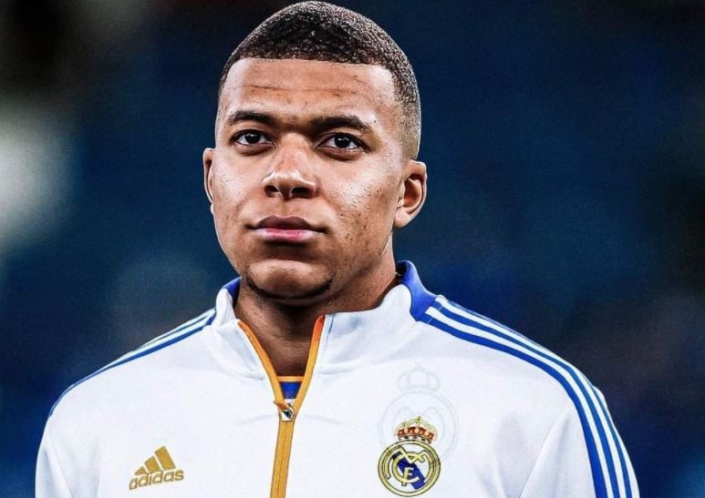 Real Madrid ra gia lan cuoi cho Mbappe hinh anh