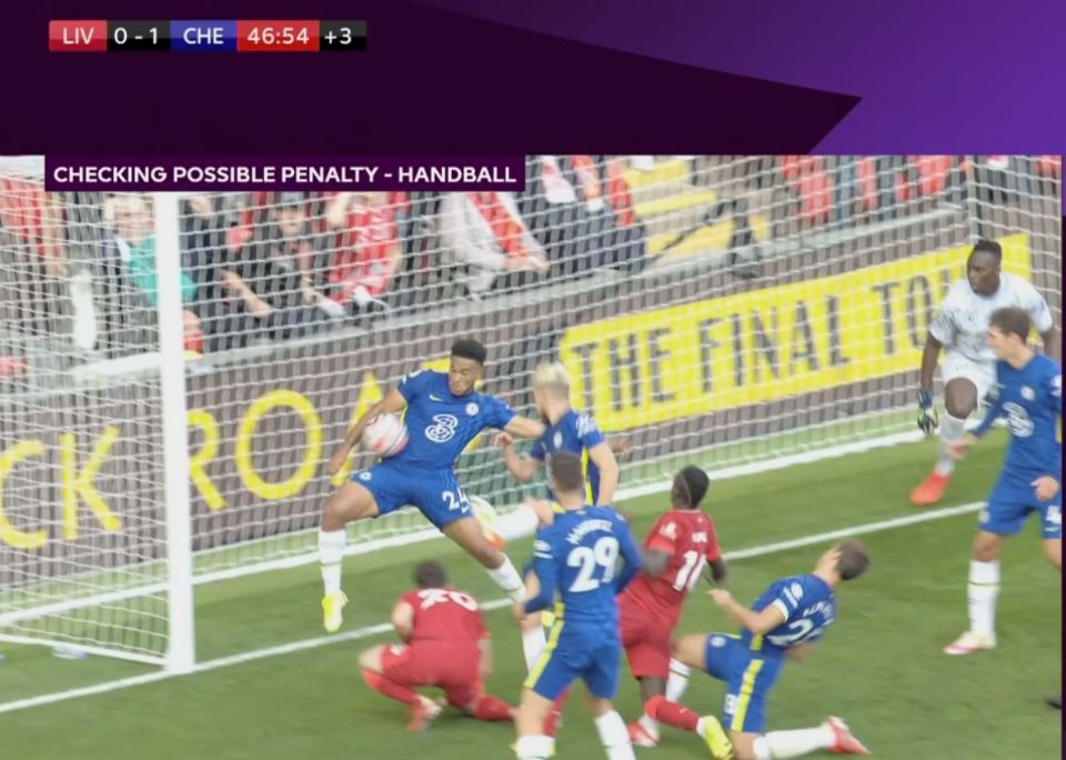 Chelsea bi phat vi de cau thu vay trong tai anh 1