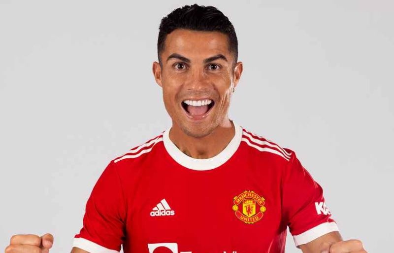 Ronaldo ra mat cung ao dau Man Utd mua nay hinh anh