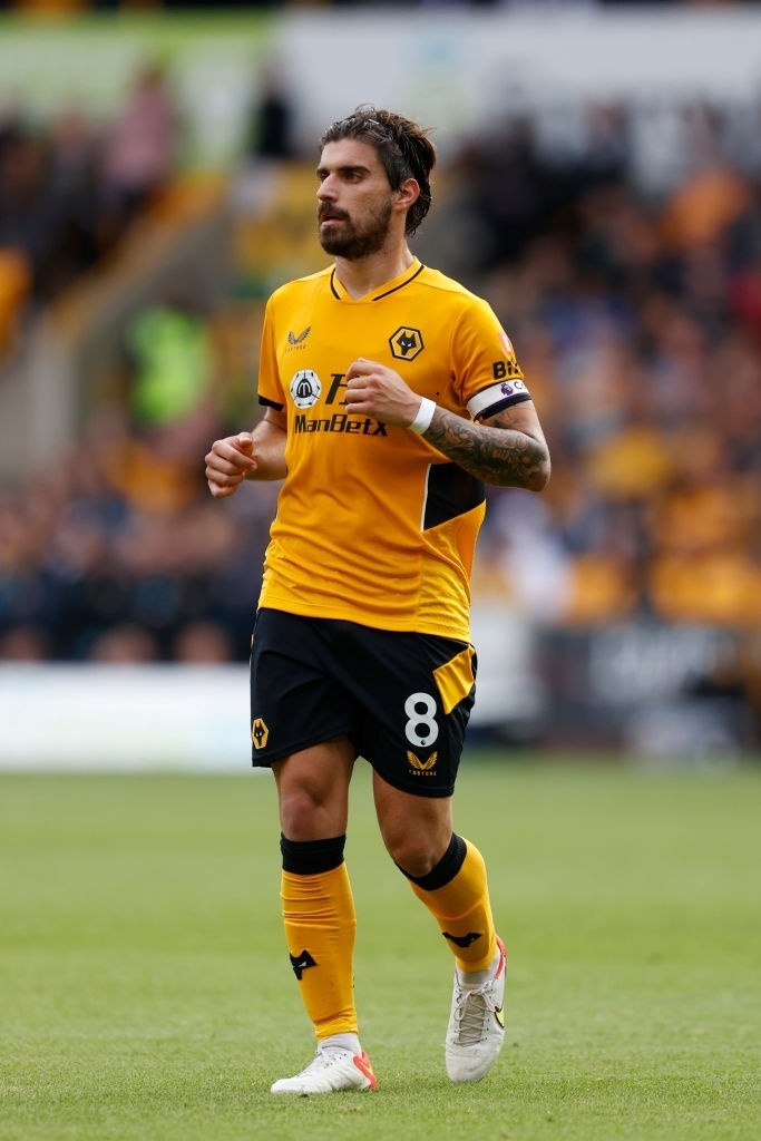 Dien mao trai nguoc cua dan cau thu bang tuoi anh 5