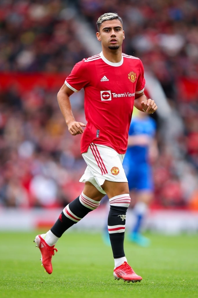 Dien mao trai nguoc cua dan cau thu bang tuoi anh 10