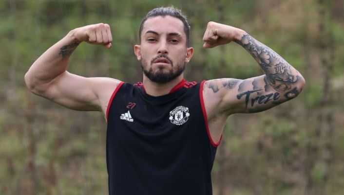 Hai cau thu Man Utd tro lai sau chan thuong hinh anh