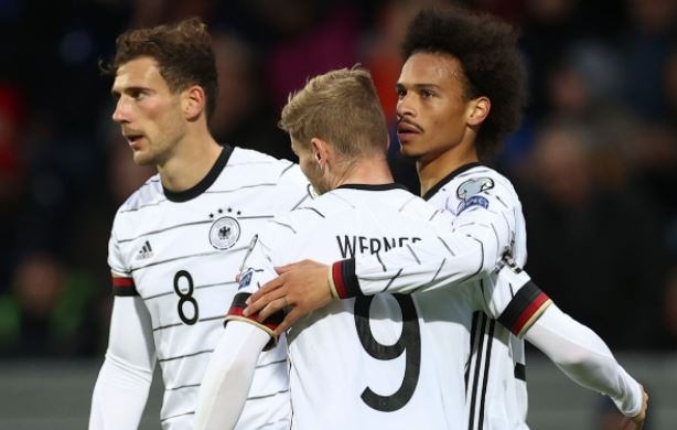 Tuyen Duc thang hoa duoi thoi HLV Flick hinh anh