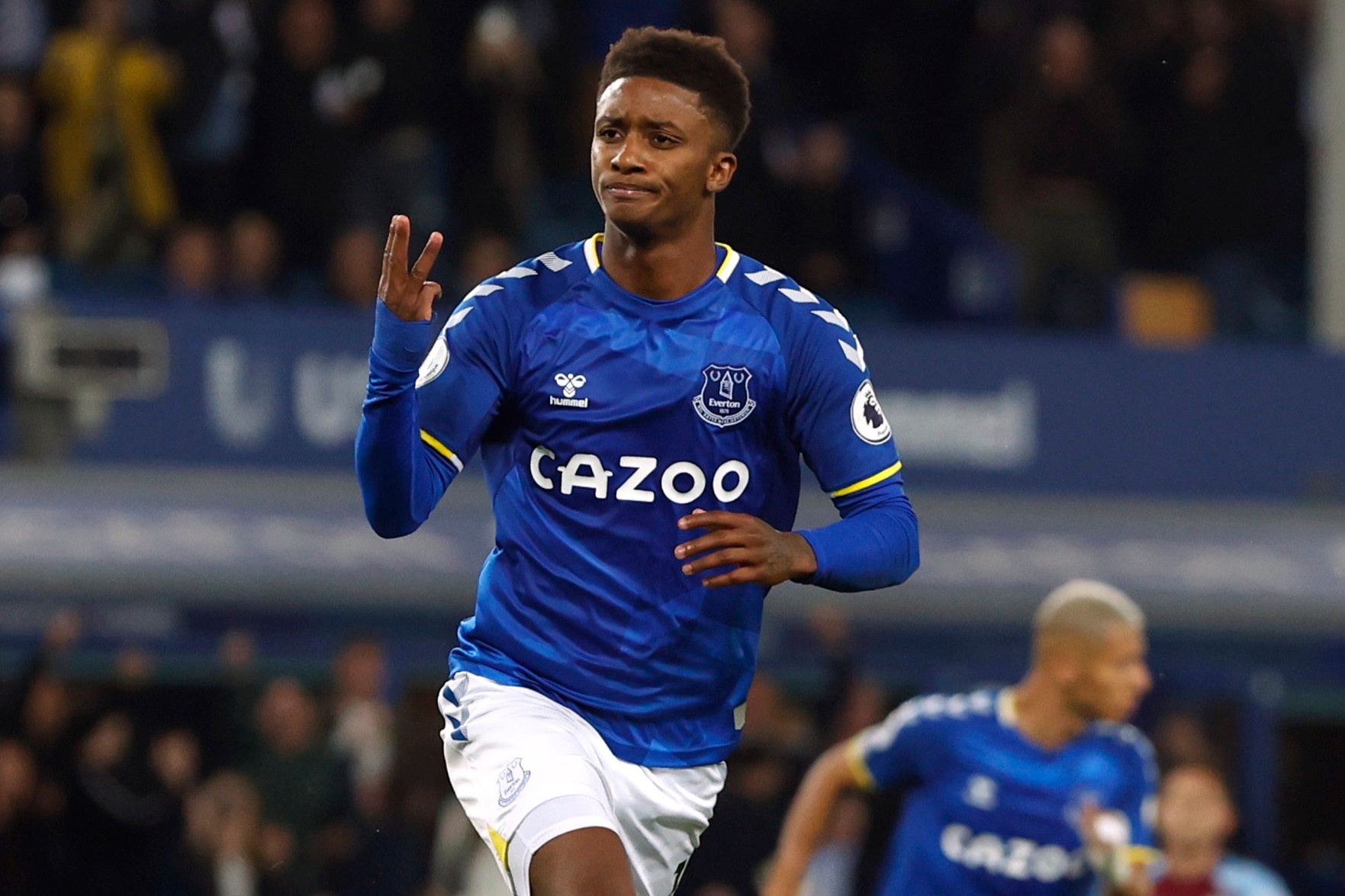 Everton bang diem MU sau man nguoc dong truoc Burnley hinh anh