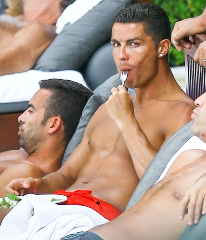 Cau thu MU khong hung thu voi mon an Ronaldo anh 1