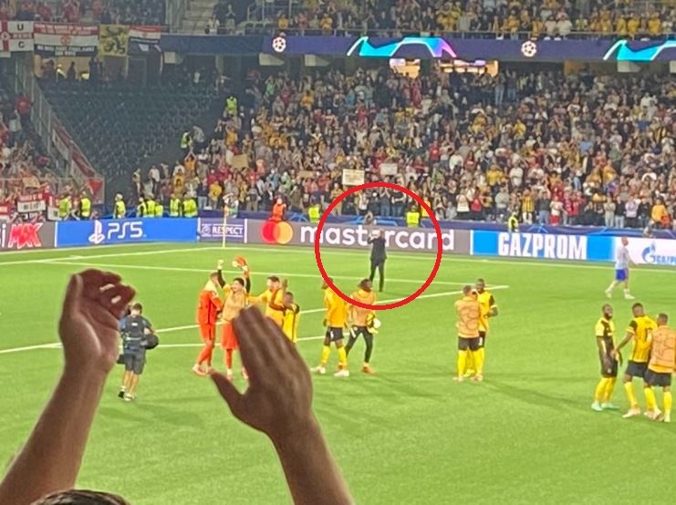 Ronaldo cung dong doi bo mac HLV Solskjaer anh 1