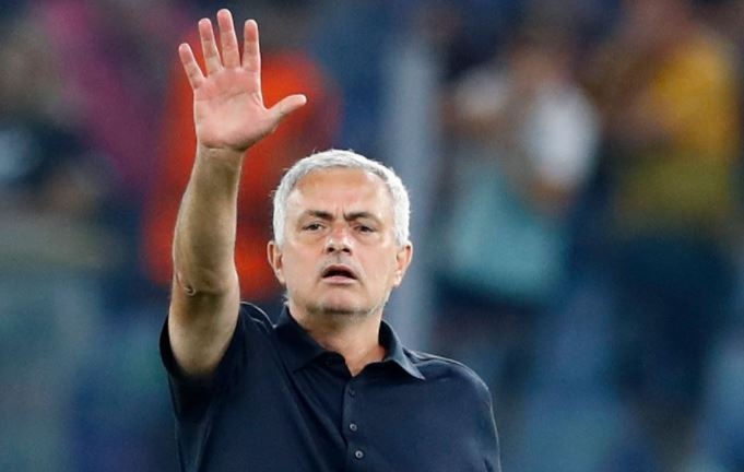 Thay tro Mourinho nguoc dong thang 5-1 o Conference League hinh anh