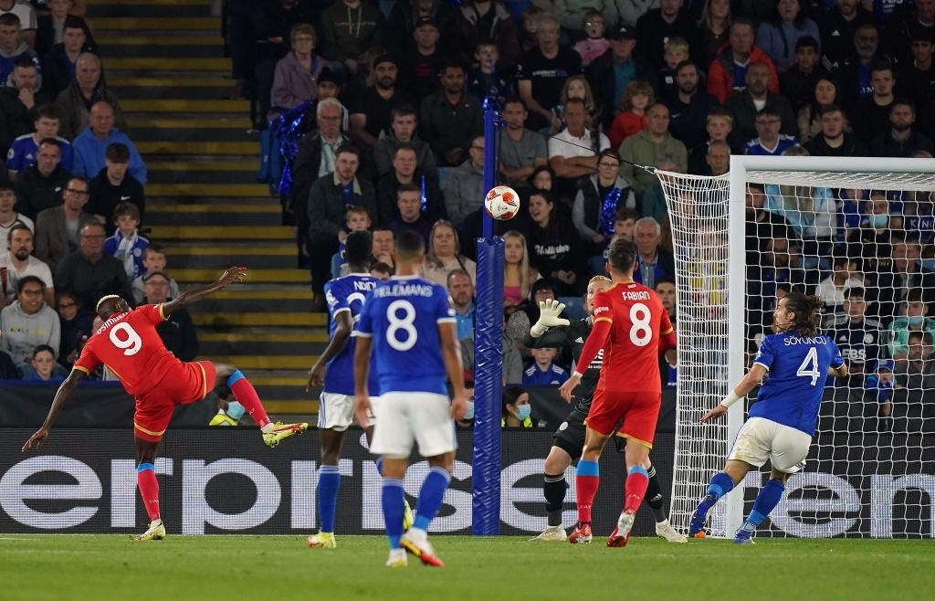 Cau thu chau Phi dat nhat lich su ghi 2 ban vao luoi Leicester City anh 8