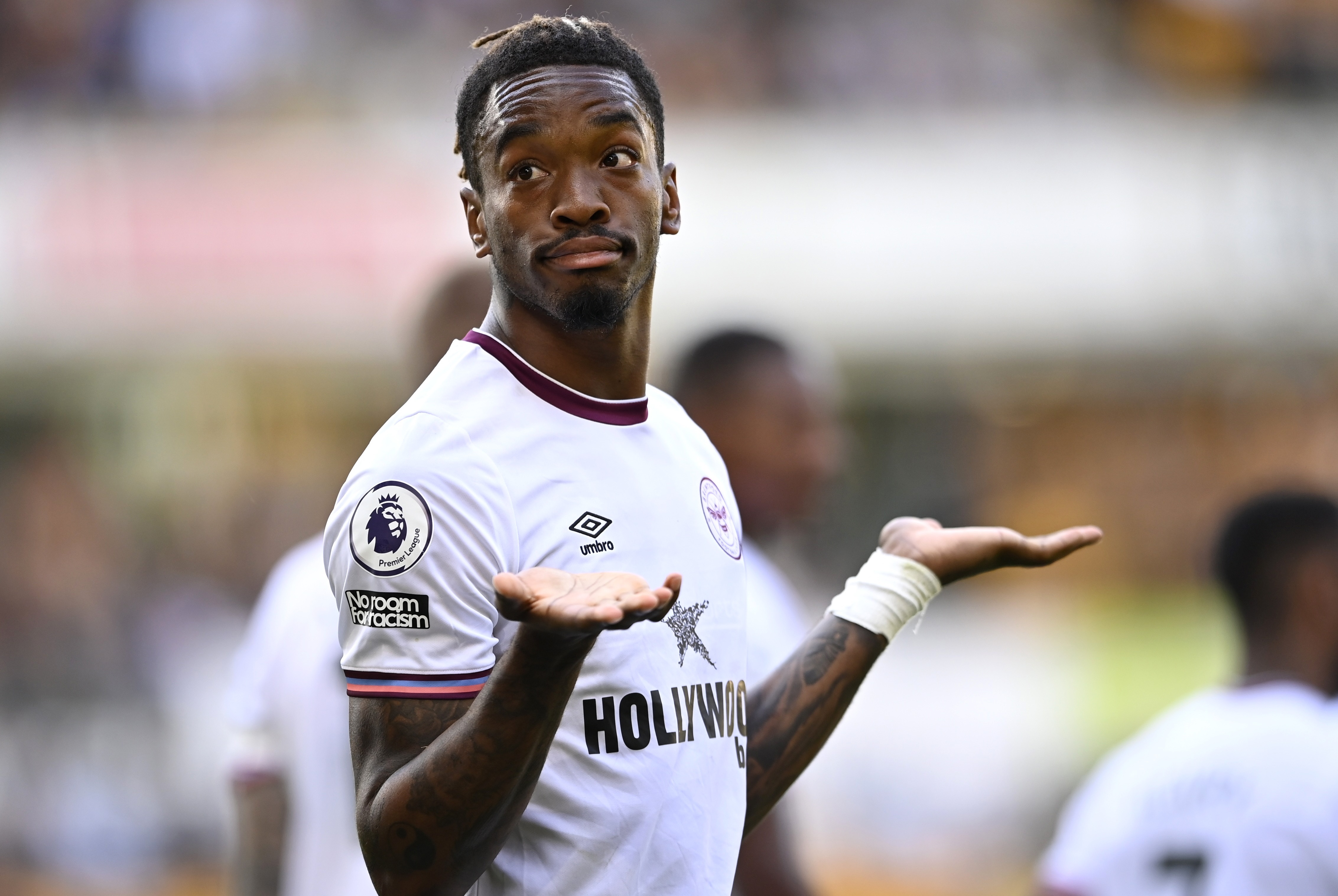 Tan binh Premier League quat nga Wolverhampton tren san khach hinh anh