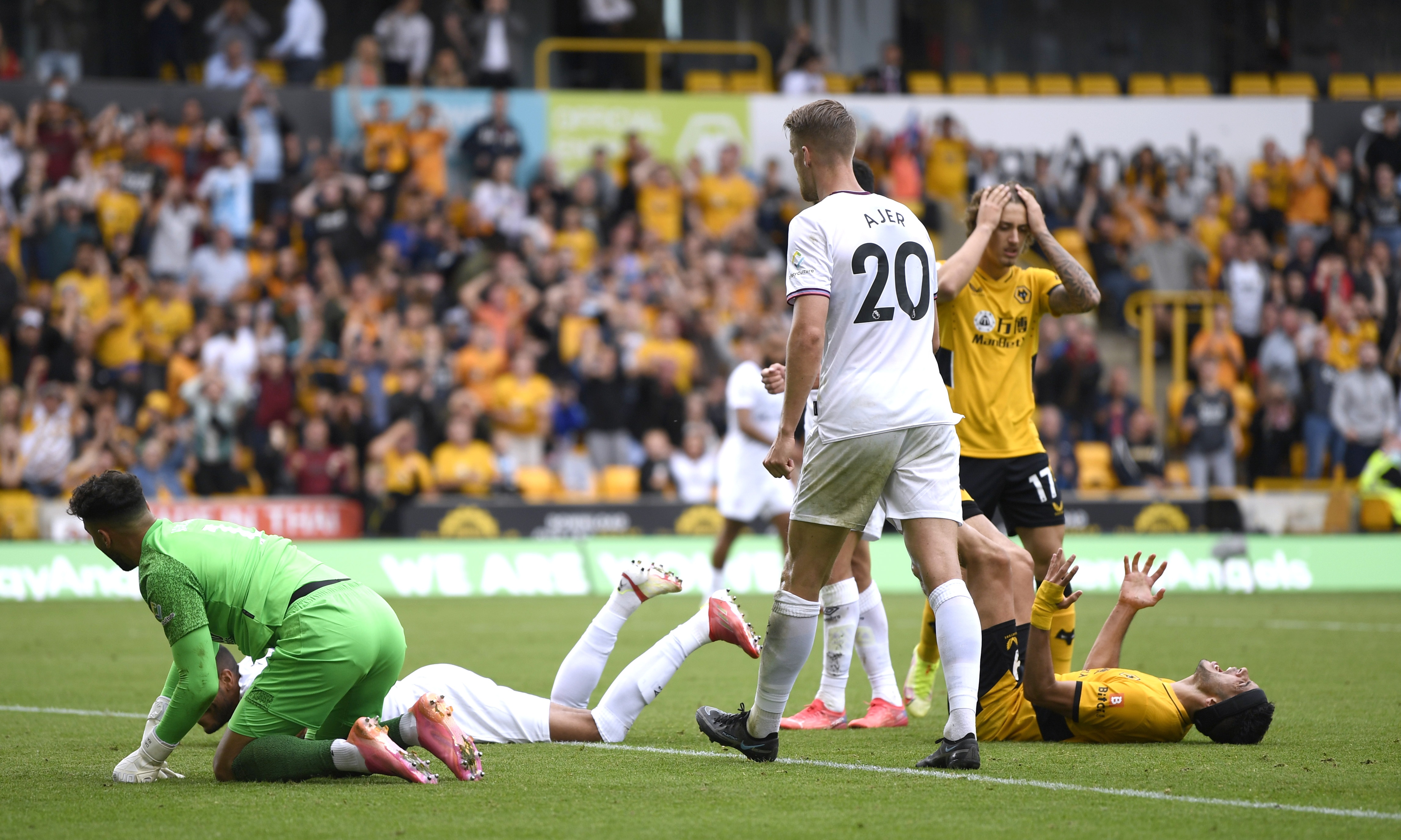 Brentford dau Wolves anh 8