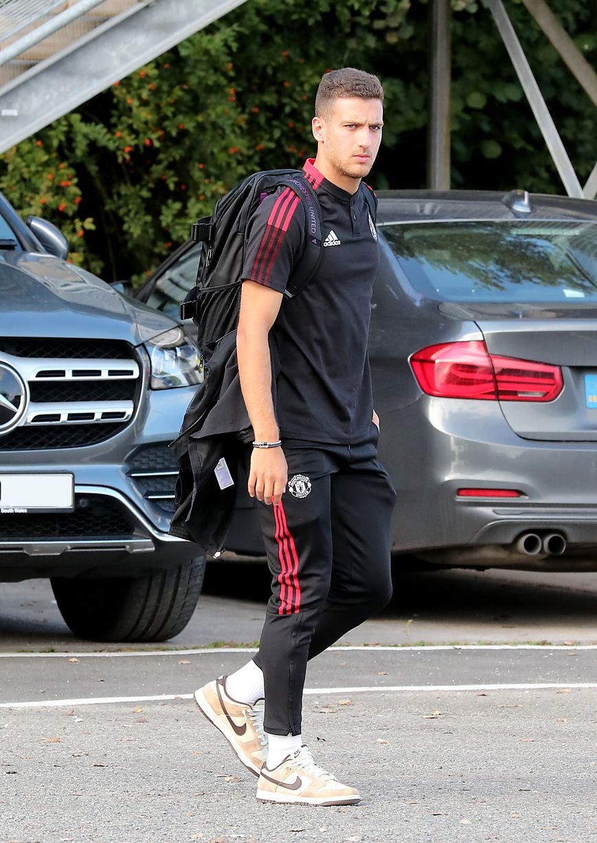 Tru cot tuyen giua cua MU tro lai anh 8