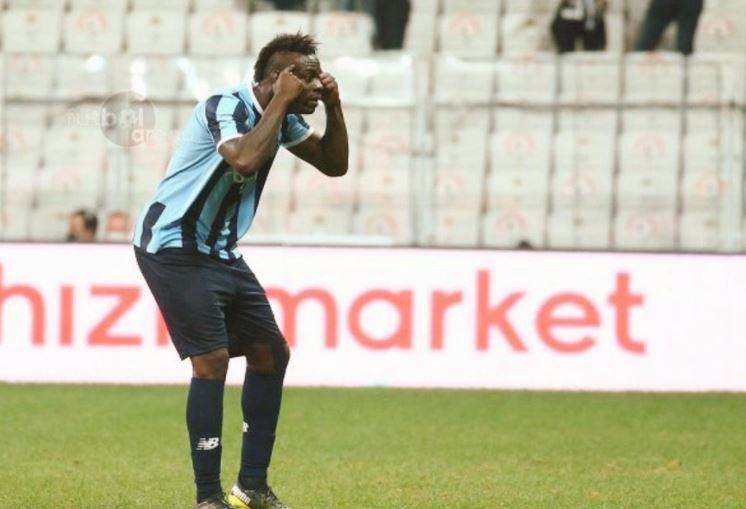 Balotelli che nhao HLV doi thu sau khi ghi ban anh 1