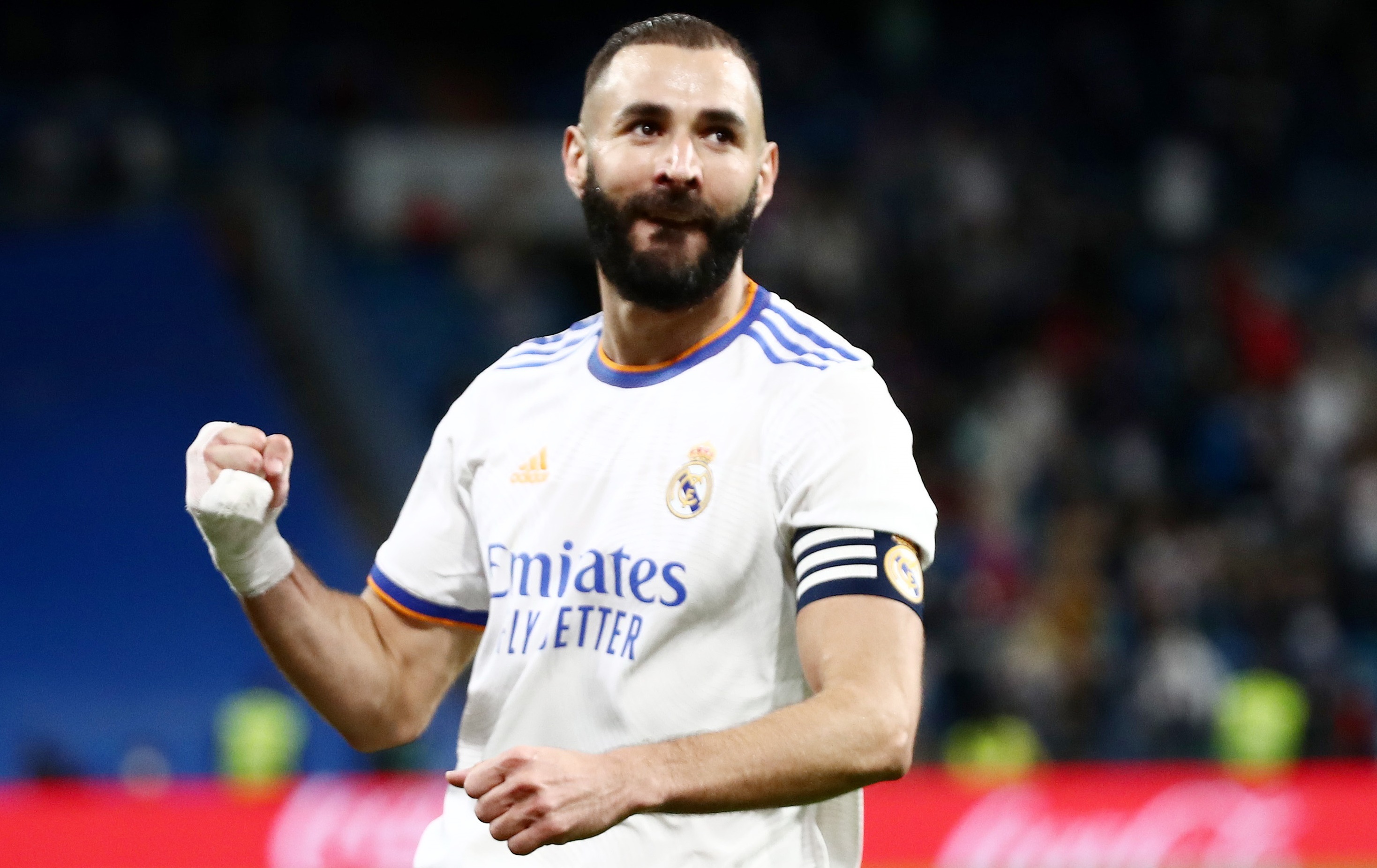 Benzema xo do ky luc cua Ronaldo hinh anh