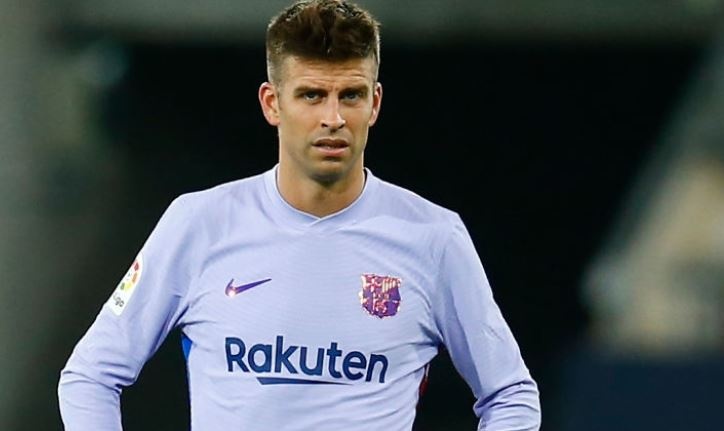 Pique: 'Toi khoac ao Barca khong phai de canh tranh top 4' hinh anh