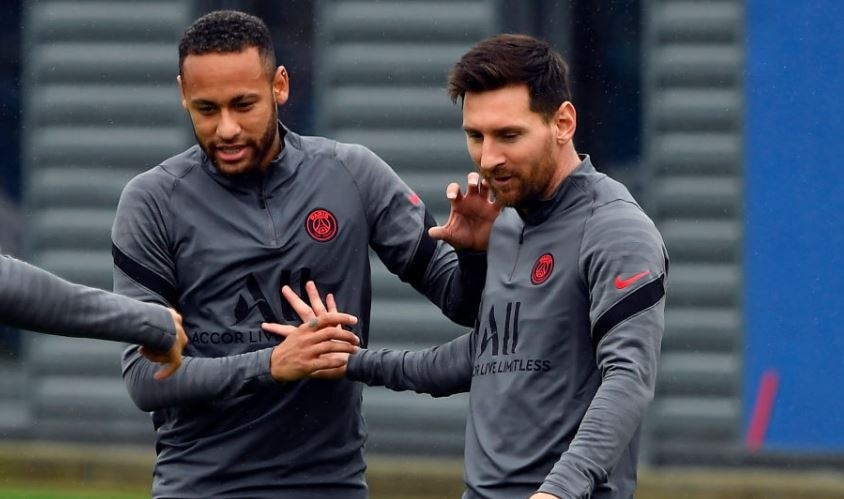 Messi tro lai tap luyen truoc tran gap Man City hinh anh